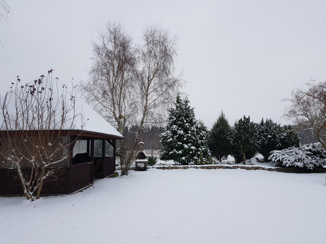 Dom w skowronkach zimą