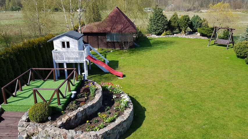 Ogród i domek dla dzieci